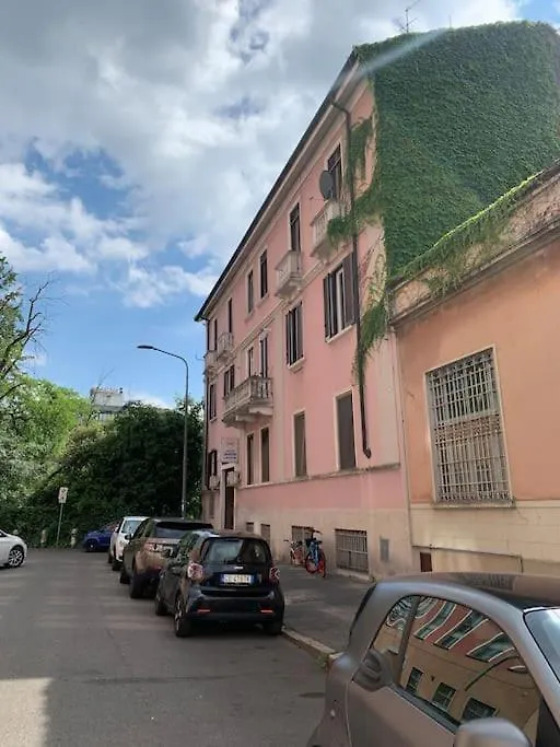 Ampola Home “Flamingo” Milan Apartment