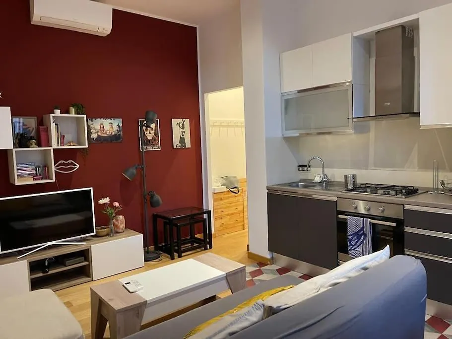 Ampola Home “Flamingo” Milán 0*,  Italia